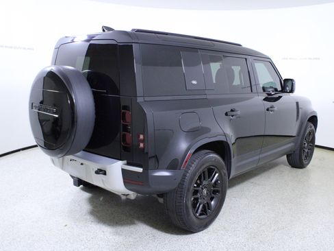 Used 2024 Land Rover Defender 110 S image 7