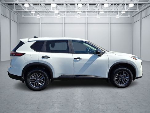 Used 2024 Nissan Rogue S AWD/4WD image 7