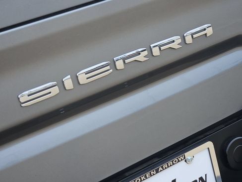 Used 2021 GMC Sierra 1500 AT4 w/ AT4 Preferred Package AWD/4WD image 11