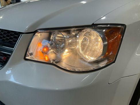 Used 2019 Dodge Grand Caravan SXT FWD image 28