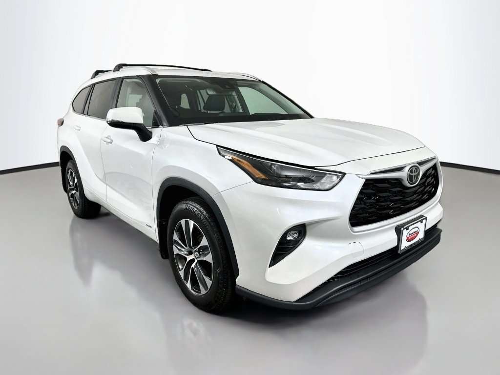 Used 2026 Toyota Highlander XLE AWD/4WD image 3