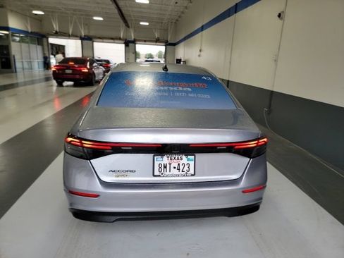 Used 2025 Honda Accord SE image 6