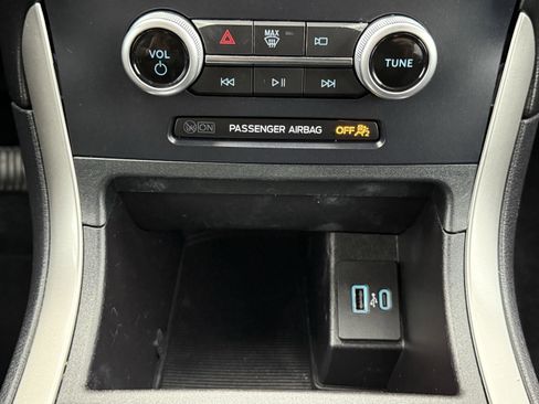 Used 2023 Ford Edge SE image 28