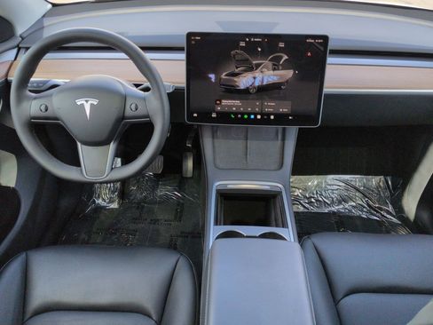 Used 2025 Tesla Model Y Long Range image 22