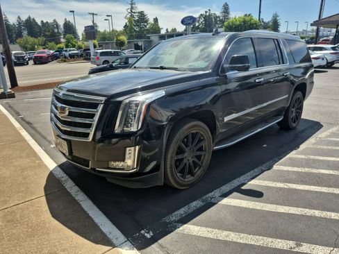 Used 2020 Cadillac Escalade ESV Premium Luxury AWD/4WD image 10