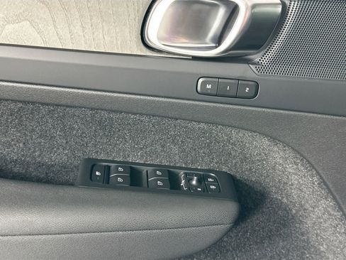 Used 2023 Volvo XC40 B5 Plus w/ Protection Package Premier image 18