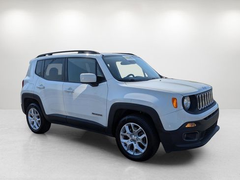 Used 2016 Jeep Renegade Latitude image 3