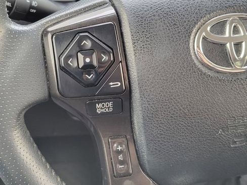 Used 2018 Toyota 4Runner TRD Off-Road Premium AWD/4WD image 30