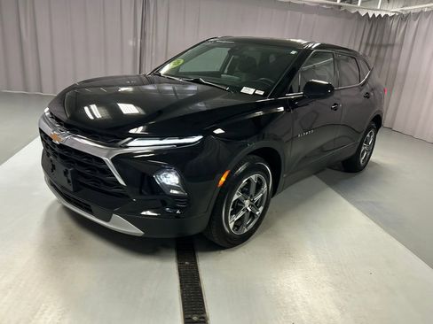 Used 2025 Chevrolet Blazer LT AWD/4WD image 3