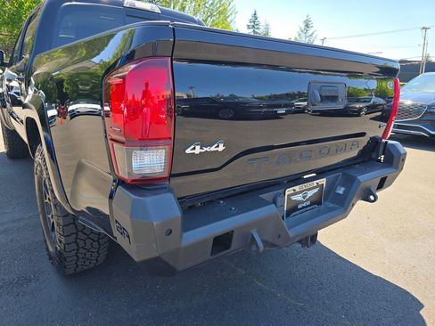 Used 2022 Toyota Tacoma SR5 AWD/4WD image 14