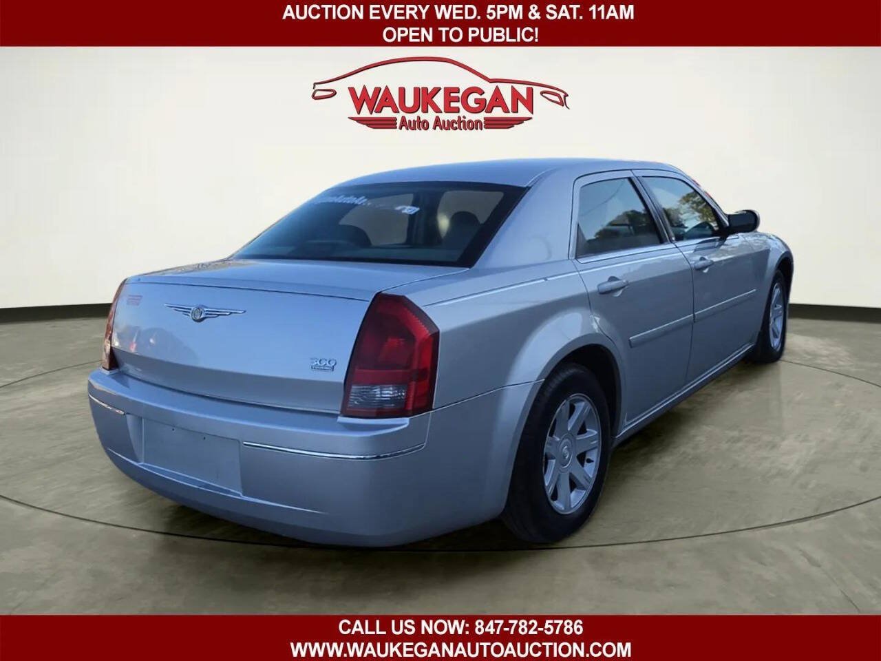 Used 2005 Chrysler 300 Touring RWD image 5