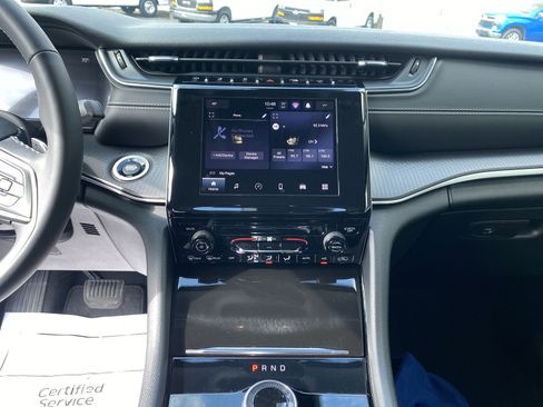 Used 2023 Jeep Grand Cherokee Laredo image 86