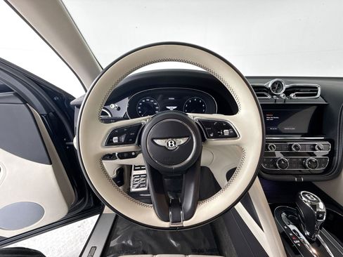 Used 2021 Bentley Bentayga AWD/4WD image 10