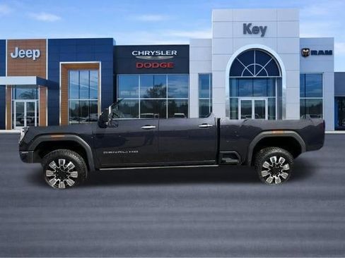 Used 2024 GMC Sierra 2500 Denali w/ Denali Reserve Package AWD/4WD image 3
