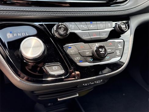 New 2025 Chrysler Pacifica Select image 22