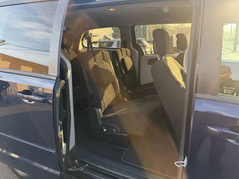 Used 2013 Dodge Grand Caravan SXT image 27