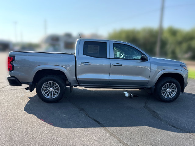 Used 2025 Chevrolet Colorado LT w/ Advanced Trailering Package AWD/4WD image 6