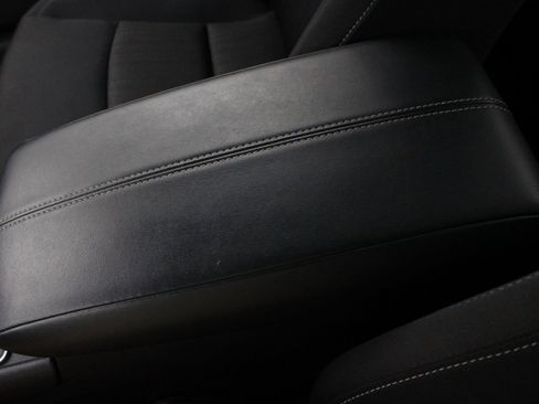 Used 2025 Nissan Altima 2.5 SV FWD image 41