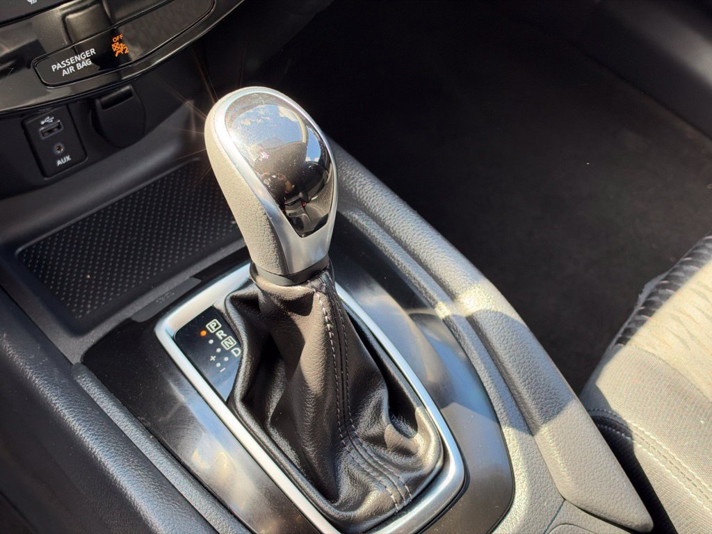 Used 2017 Nissan Rogue S AWD/4WD image 21
