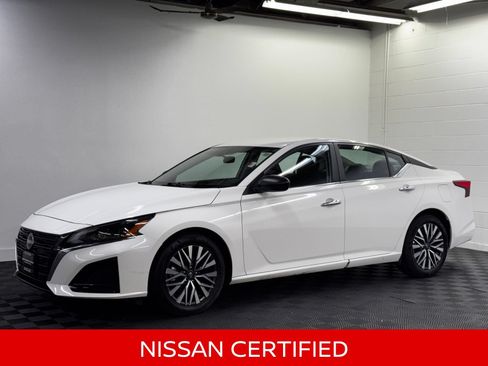 Certified 2025 Nissan Altima 2.5 SV FWD image 1