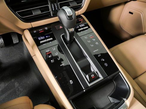 New 2026 Porsche Macan Turbo AWD/4WD image 19