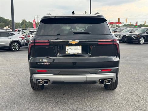 Used 2026 Chevrolet Traverse LT w/ Driver Confidence Package FWD image 4