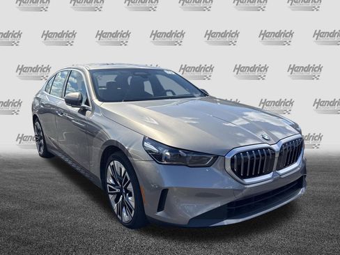 Used 2024 BMW 530i image 7