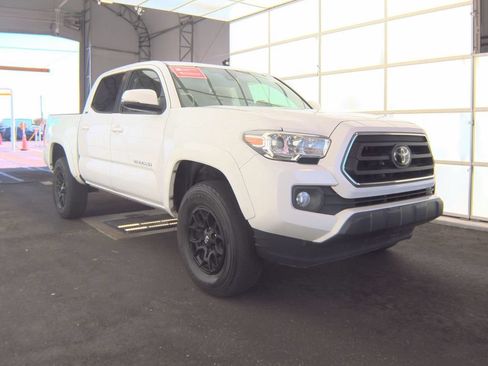 Used 2022 Toyota Tacoma SR5 RWD image 3