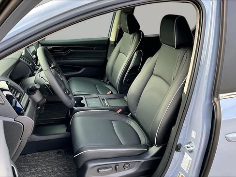 New 2026 Honda Odyssey Touring image 9