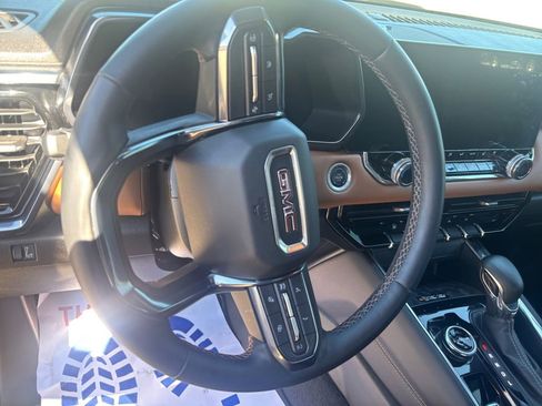 Used 2024 GMC Canyon AT4 w/ AT4 Premium Package image 12