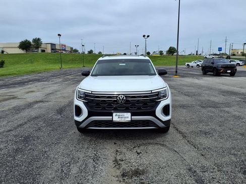 Used 2025 Volkswagen Atlas Peak Edition SE AWD/4WD image 42