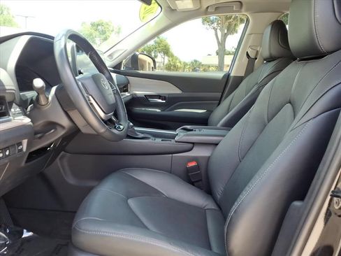 Used 2024 Toyota Grand Highlander FWD image 19
