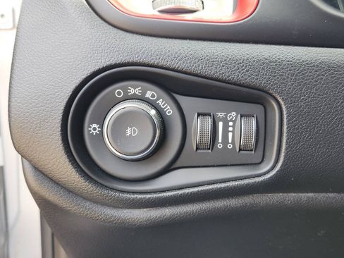 Used 2019 Jeep Renegade Trailhawk AWD/4WD image 20