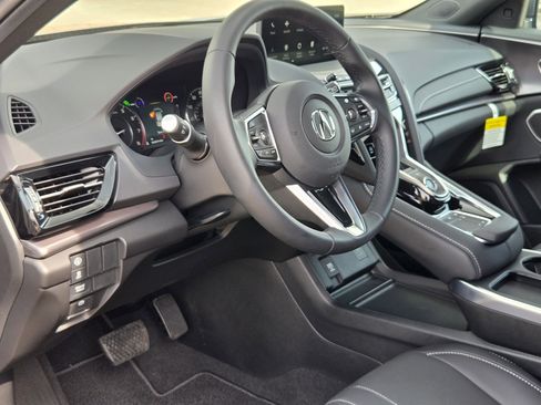 Used 2025 Acura RDX SH-AWD image 13