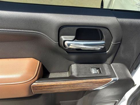 Used 2019 Chevrolet Silverado 1500 High Country w/ High Country Premium Package AWD/4WD image 17