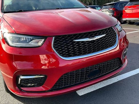 Used 2024 Chrysler Pacifica Touring-L image 33