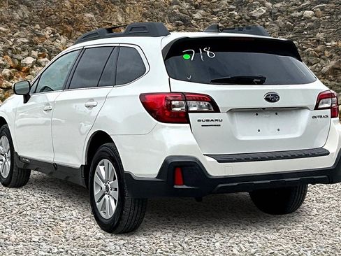 Used 2019 Subaru Outback 2.5i Premium image 11