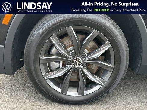 Used 2023 Volkswagen Tiguan SE w/ Panoramic Sunroof Package image 8