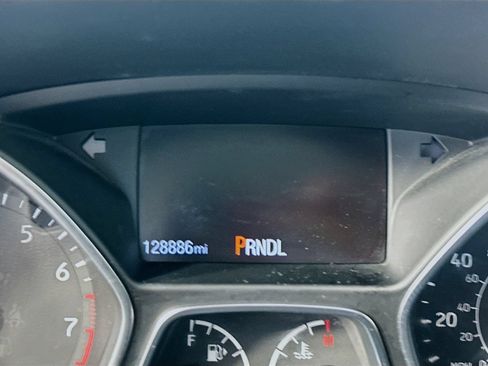 Used 2017 Ford Focus SE FWD image 12