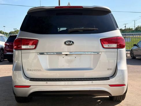 Used 2018 Kia Sedona SX FWD image 4
