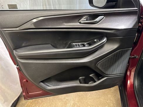 Used 2023 Jeep Grand Cherokee Laredo w/ Luxury Tech Group I image 22