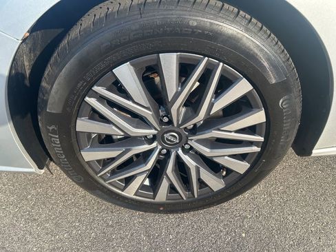 Certified 2023 Nissan Altima 2.5 SV FWD image 9