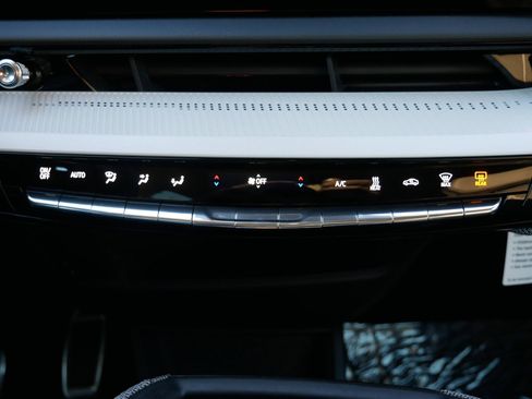 Used 2025 Cadillac Optiq Sport 2 w/ LPO, Floor Liner Package image 20