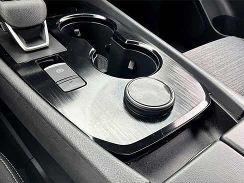 Certified 2023 Nissan Rogue SV image 24