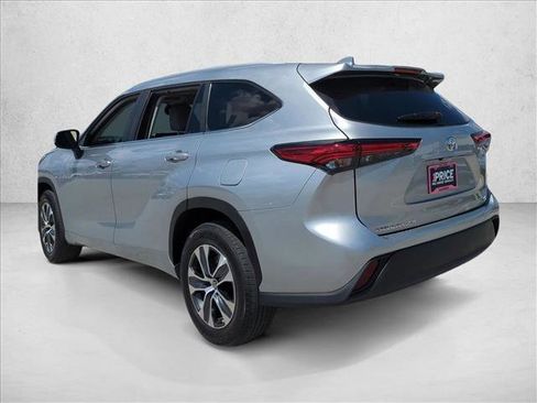 Used 2023 Toyota Highlander XLE FWD image 8