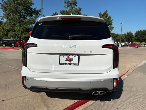 Used 2024 Kia Telluride EX w/ EX Captain's Chair Package FWD image 7
