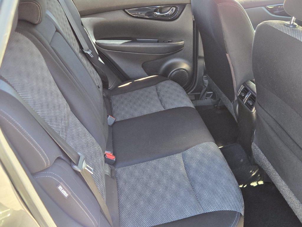 Used 2020 Nissan Rogue Sport SV FWD image 16