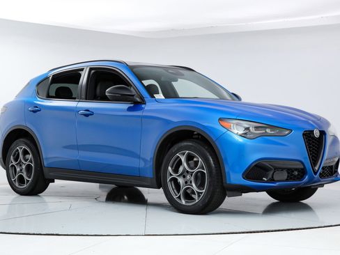 New 2025 Alfa Romeo Stelvio Sprint w/ Convenience Package image 7