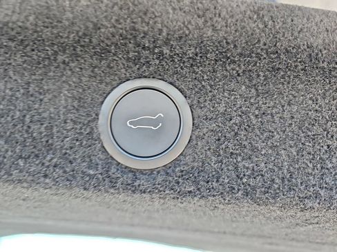 Used 2026 Tesla Model Y Premium image 17