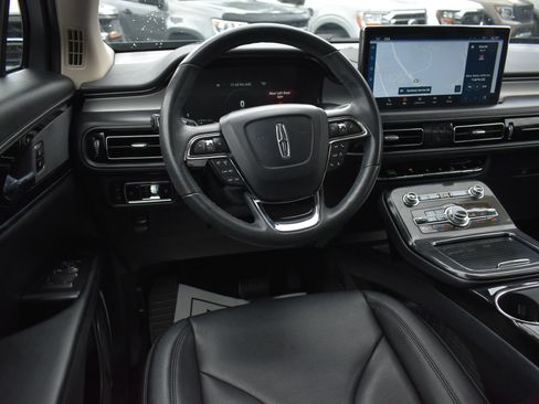 Used 2023 Lincoln Nautilus AWD w/ Premium Package image 18